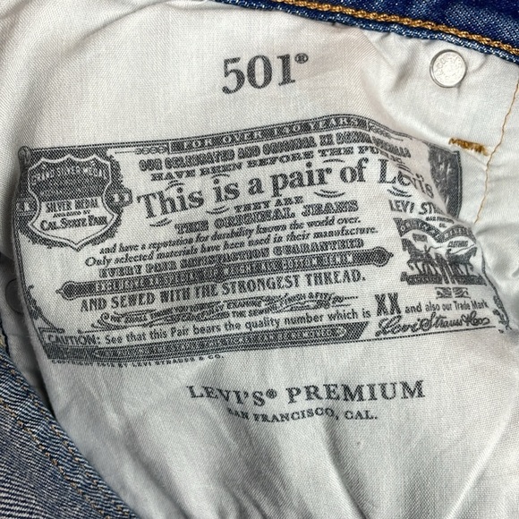 NWT Levi Premium Womens Plus Denim Jean Shorts SZ 32 501 Mid Rise Raw Hem Button - Picture 10 of 13